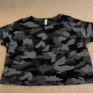LULULEMON CAMO TEE